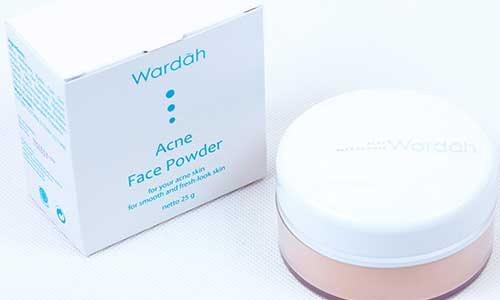 1. Wardah Acne Face Powder